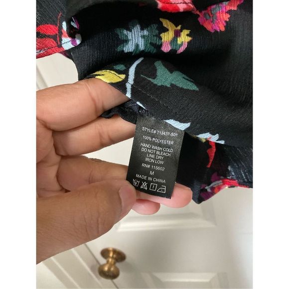 Lush Floral ☀️ Cold Shoulder Ruffle Flow Crop Top Blouse Size Medium - Picture 6 of 8